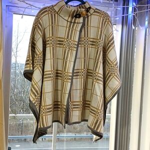 NWOT Anne Klein Gray and Cream Plaid Cape